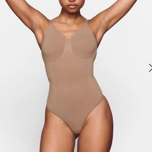 SKIMS SCULPTING THONG BODYSUIT L/XL